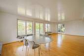 tolle Lichtdurchflutete Räumlichkeiten - 