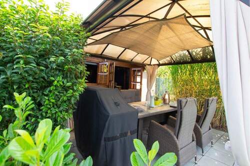 12. Terrasse und Laube - 