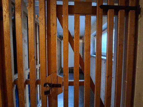 Kellerabteil mit Fenster - 