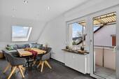 Dachgeschoss Essbereich und Balkon - 