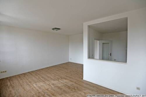 Wohnzimmer - Mehrfamilienhaus, Wohnhaus in Neusalza-Spremberg zum Kaufen