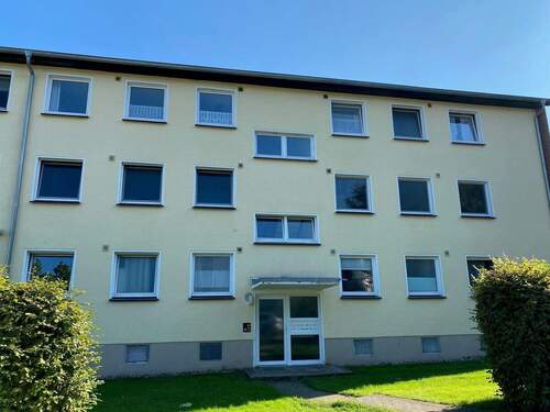 Außenansicht - Frisch renovierte 4-Zimmer-Wohnung im 2. Obergeschoss