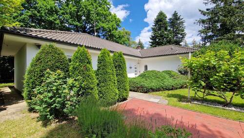 Außenansicht - 5 Zimmer Bungalow zum Kaufen in Fürth