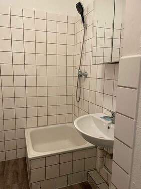 Bad mit Dusche.jpeg - 2 Zimmer Etagenwohnung in Kiel