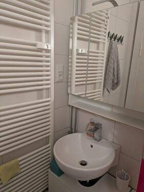 Bad 2.jpg - ...Sie brauchen bloß Ihre Zahnbürste....ETW Jülicher Str. 11 nahe GB-Center