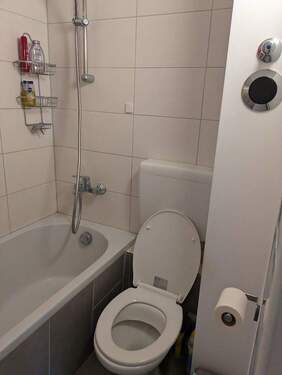 Bad mit Wanne.jpg - 1 Zimmer Etagenwohnung zum Kaufen in Berlin