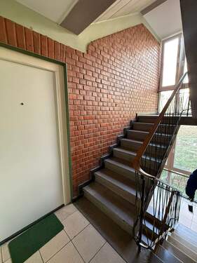 Treppenhaus - 2 Zimmer Etagenwohnung in Pforzheim