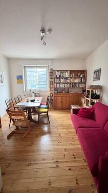 Wohnzimmer.jpg - Erlenstegen ! Helle charmante, gemütliche 3-ZW, 64 m², Holzdielenböden, Gartenmitbenutzung, 2.OG ohne Aufzug