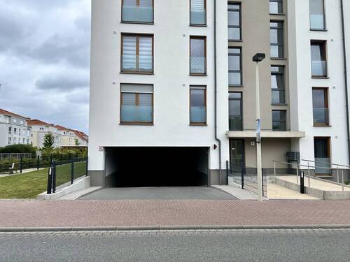 Einfahrt - Zentral gelegener Tiefgaragenparkplatz Nr. 43 am Stadtpark in Dietzenbach