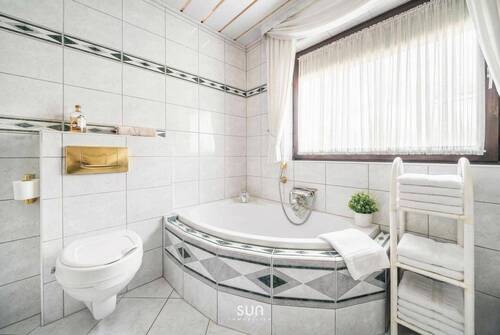 BADEZIMMER - Doppelhaushälfte mit 190,00 m&sup2; in Rödermark zum Kaufen