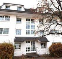 Tolle 3-Zimmerwohnung im Dachgeschoss mit Süd-Balkon und Tiefgaragenstellplatz im 