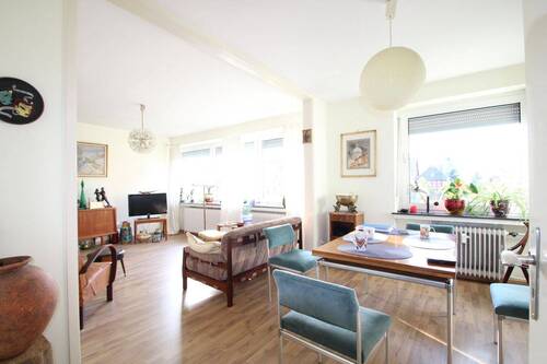 Wohn- u. Esszimmer - 