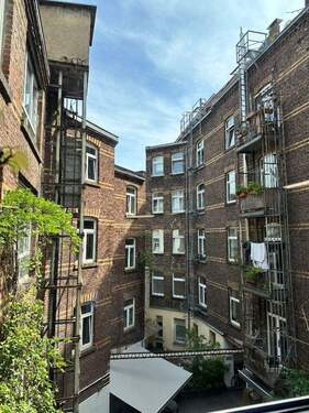 Innenhof - Freie Schreibtische im Büroloft für Startups IT oder Medien - All-in-Miete