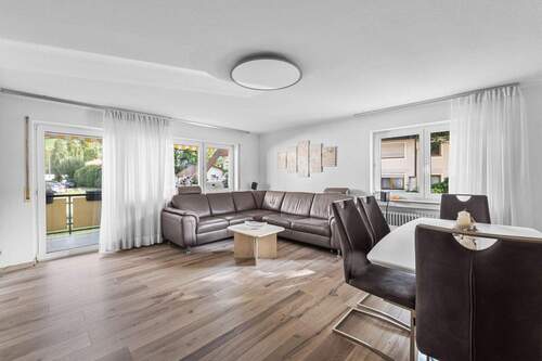 Wohnzimmer2 - Wunderschöne 3-Zi-ETW mit Balkon und Tiefgaragenstellplatz