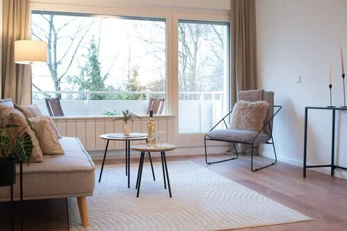 Wohnzimmer - Wunderschöne, frisch renovierte 3-Zimmer-Eigentumswohnung mit Balkon