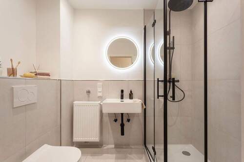 Badezimmer mit Regendusche - 