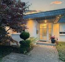 Traumhafter Bungalow mit Garten und vermieteter Doppelhaushälfte in Duisburg-Vierlinden!