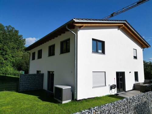 Außenansicht Nord/West - 5 Zimmer Doppelhaushälfte zur Miete in Deggendorf