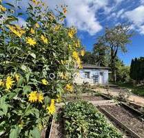 *** Idyllisches Grundstück mit saniertem, kleinen Bungalow in der Gottfried-Keller-Siedlung *** - Halle