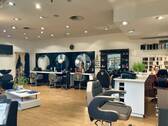 die Ladeneinheit (derzeit Friseursalon) - 