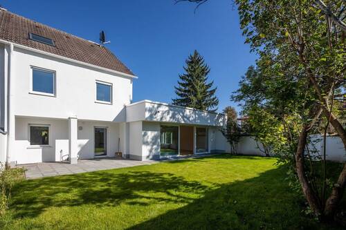Garten mit Süd-West-Ausrichtung - 5 Zimmer Mehrfamilienhaus, Wohnhaus in München