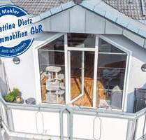 DIETZ: Helle freundliche 3-Zimmer Dachgeschosswohnung in Groß-Zimmern mit Garage und sonnigem Balkon