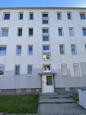 Außenansicht - Sanierte Dreiraumwohnung in Wolfen-Nord sucht neuen Mieter !