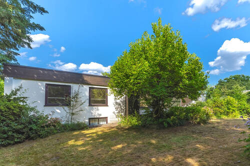 Blick aufs Haus vom Garten - 