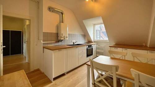 Vollausgestattete Wohnküche mit Waschmaschine und Platz für einen Esstisch - 2 Zimmer Etagenwohnung zum Kaufen in Freiburg i. Br. / Haslach