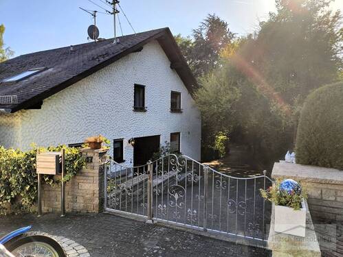 Front - 9 Zimmer Einfamilienhaus in Hohenstein / Hennethal