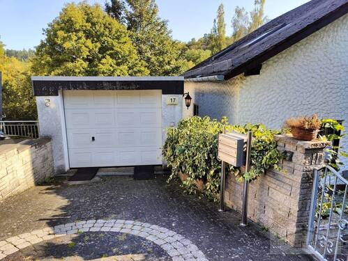 Garage - Einfamilienhaus mit 310,20 m&sup2; in Hohenstein / Hennethal zum Kaufen