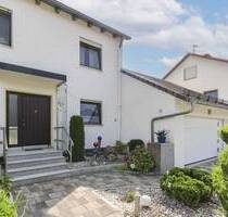 Ihr neues Zuhause: Tolle Doppelhaushälfte mit Garten, Pool, Doppelgarage - Dasing Wessiszell