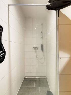 Die bodengleiche Walk-In-Dusche - Terrassenwohnung mit 27,00 m² in Nürtingen zur Miete