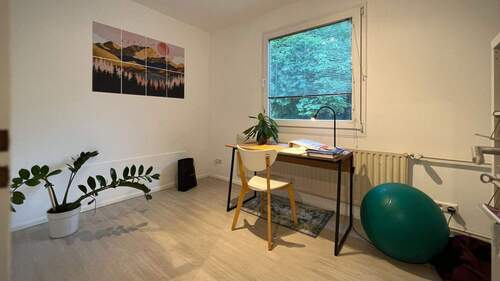 Vielseitig nutzbares Zimmer – ideal als Büro, Gäste- oder Kinderzimmer - 