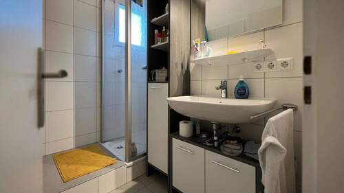 Tageslichtbad mit Dusche - 