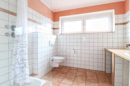 Badezimmer_EG - 3 Zimmer Etagenwohnung in Halle (Westfalen)