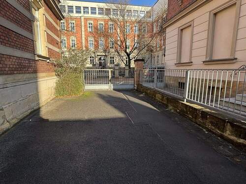 private Zufahrt - Mehrfamilienhaus, Wohnhaus mit 179,00 m&sup2; in Bamberg zum Kaufen