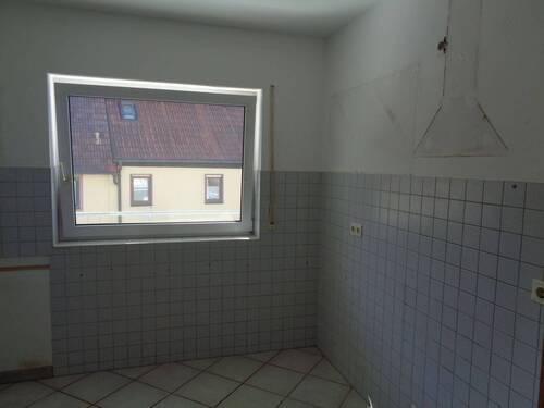 Die Küche - 4 Zimmer Etagenwohnung zur Miete in Wertheim