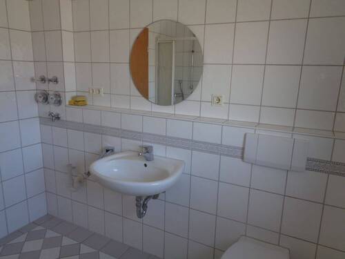 Das Bad - Etagenwohnung mit 94,00 m&sup2; in Wertheim zur Miete