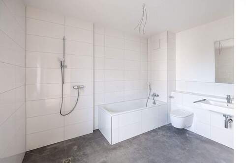 Badezimmer mit Wanne - 