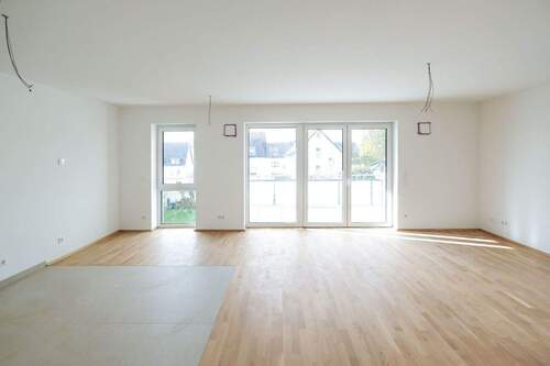 Helles Wohnzimmer mit Balkon - 3 Zimmer Etagenwohnung in Leichlingen (Rheinland)