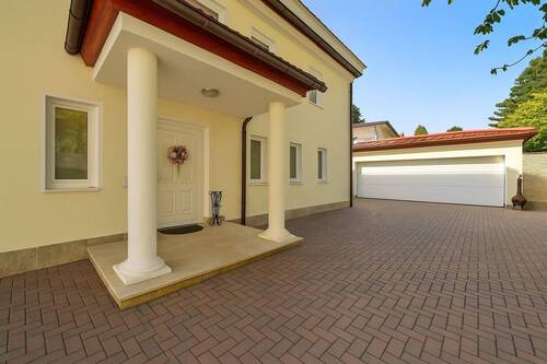 Eingang - 8 Zimmer Einfamilienhaus in Wörthsee