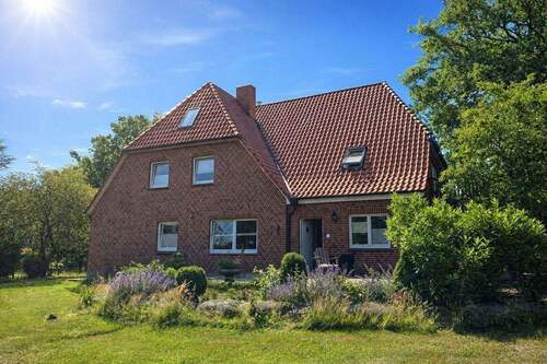 Bild 1 - Modernisiertes Einfamilienhaus mit sonnigem Grundstück