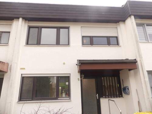 Eingang - Reihenmittelhaus mit Garage und Stellplatz