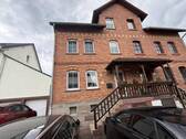 Hausansicht - Doppelhaushälfte mit Klinkerfassade auf drei Etagen in zentraler Lage von Espenau!