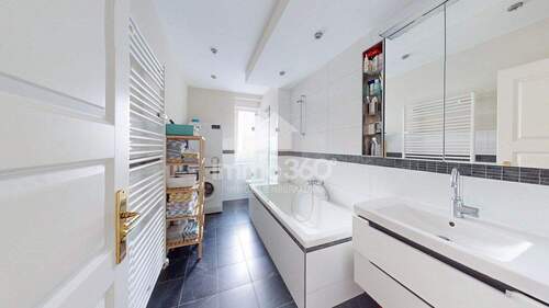 modernes Badezimmer - 