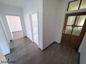 Flur - Etagenwohnung mit 67,80 m&sup2; in Zwickau zur Miete