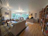 Großes Wohnzimmer im Erdgeschoss - 