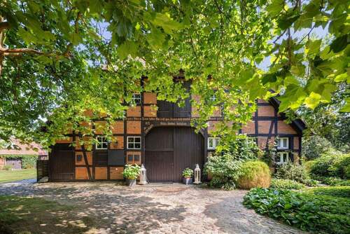 Wohnhausgiebel zum Hof - 2 Zimmer Bauernhaus, Landhaus in Bleckede