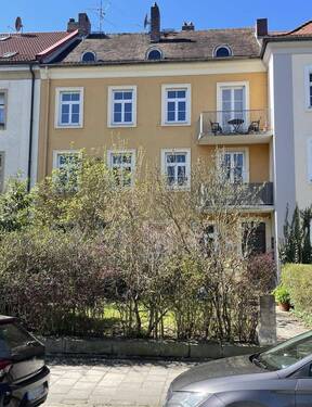 Aussenansicht Straßenseite - Mietfrei und in bester Lage Investitionsobjekt der Extraklasse mit Charme